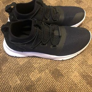 Under Armour women black sneakers